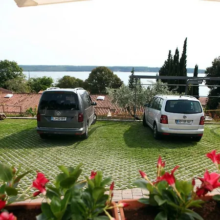 Apartmaji S Pogledom Na Morje Zm -sea View Zm Апартаменты *